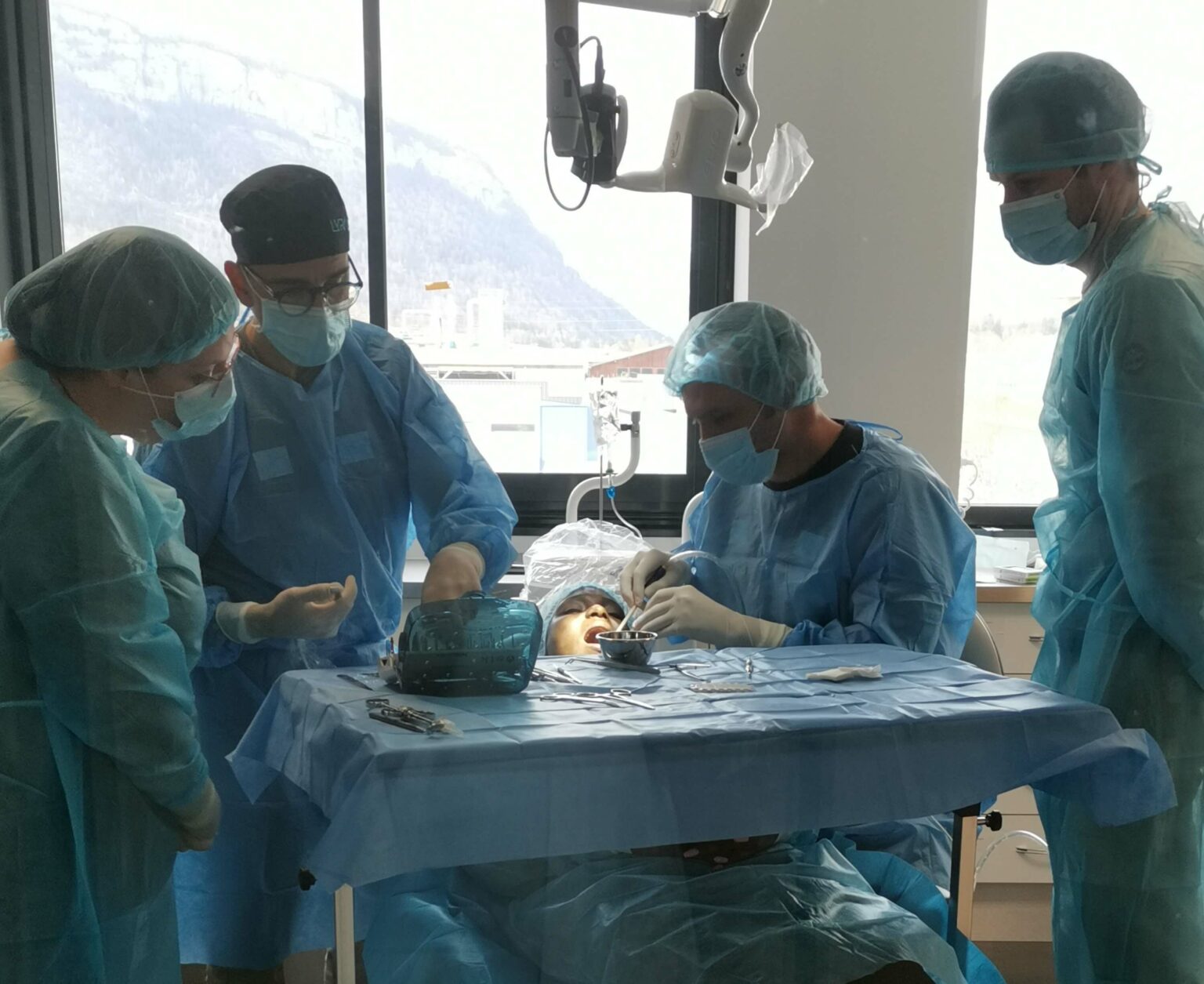 Chirurgie en direct en implantologie, dr COHEN